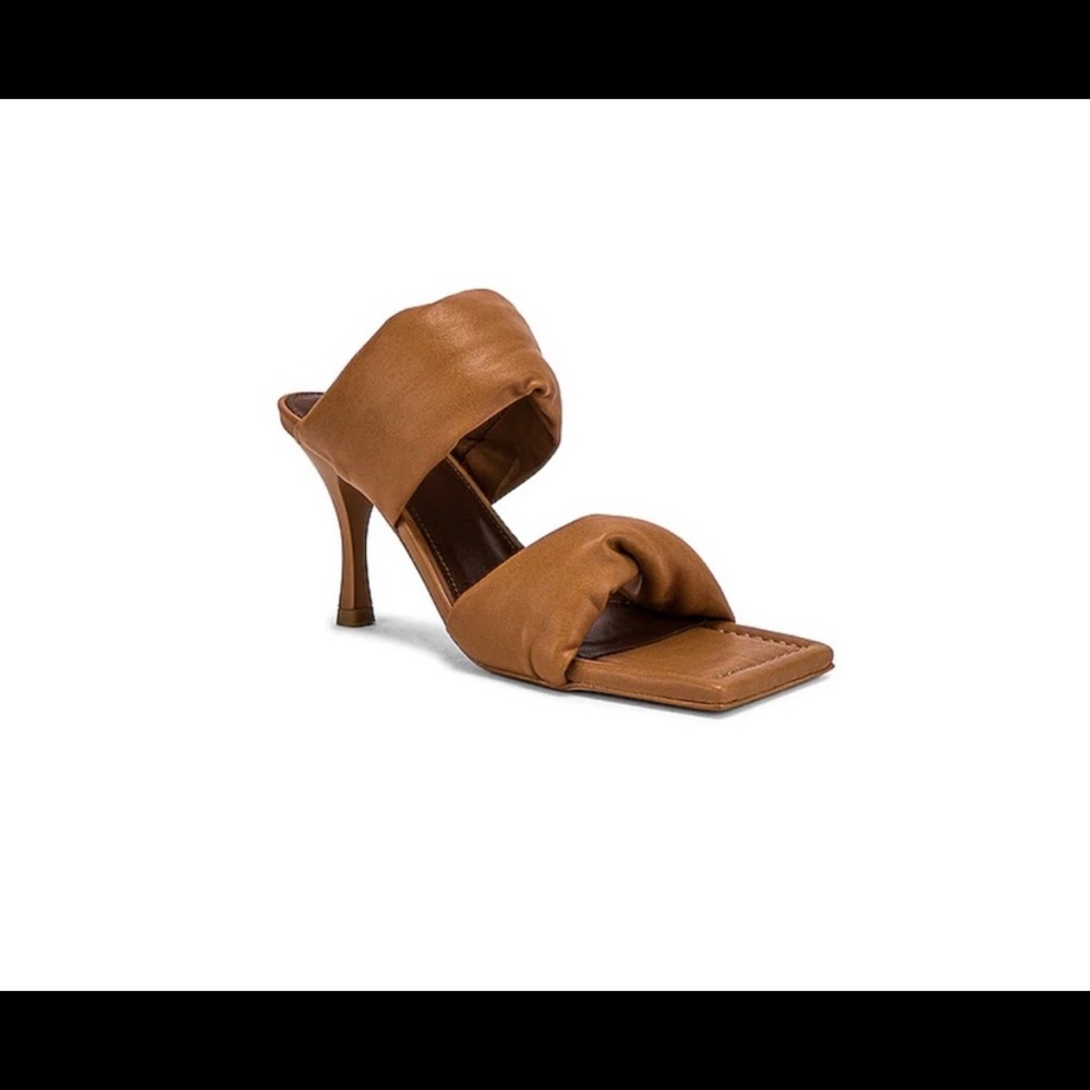 NWOT Alohas Twist Strap Mule in Camel